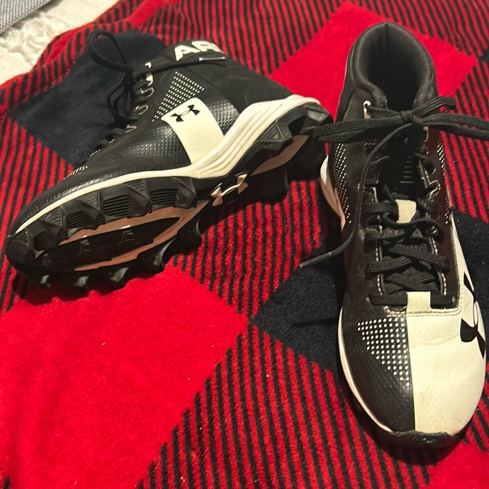 Youth size 5 Under Armour football cleats